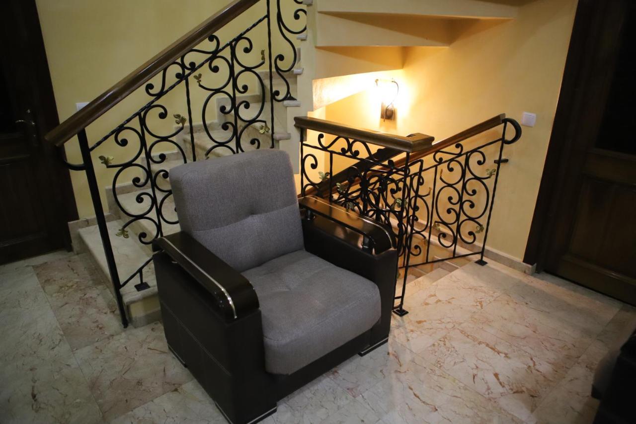 Hotel Black Sea House บาทูมิ ภายนอก รูปภาพ