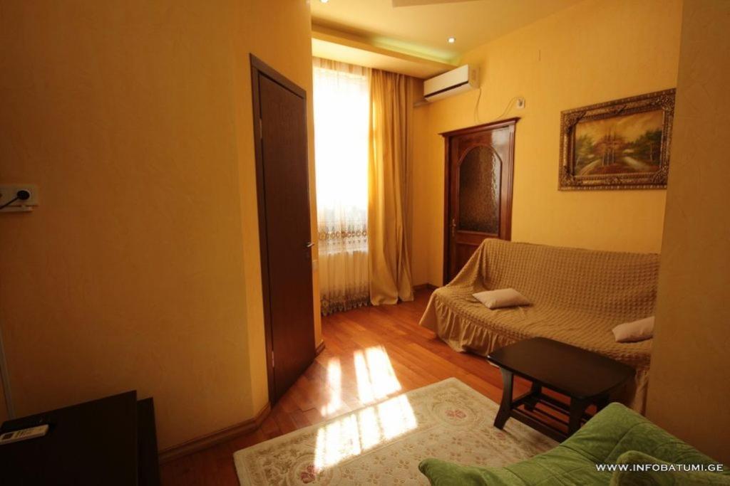 Hotel Black Sea House บาทูมิ ภายนอก รูปภาพ
